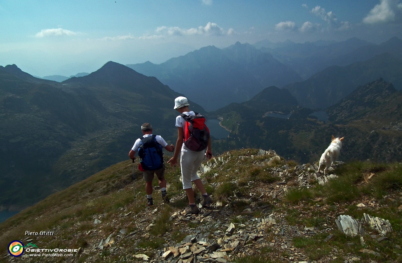 71 vista verso Laghi Gemelli, Lago  Marcio e Del Becco.JPG